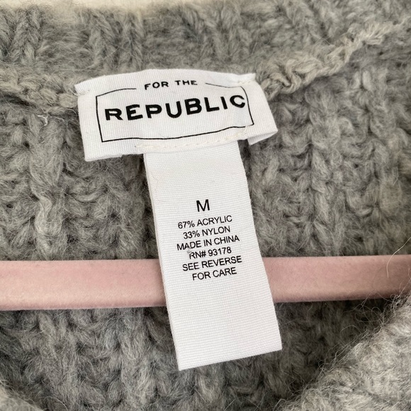 Cozy Oversized Sweater - Picture 3 of 3